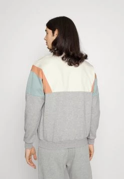 Kaotiko CREW COLIN - Sweatshirt - Grey - Herren -Kaotiko || Fire & Glory Populaire Magasin 1f6c818d56cf4fbb8c10a1da08b09670