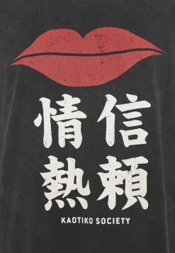 Kaotiko LIPS UNISEX - T-Shirt Print - Dark Grey 15 Kaotiko LIPS UNISEX - T-Shirt Print - Dark Grey -Kaotiko || Fire & Glory Populaire Magasin 9f41be643fc14d20aad5f17c4d650922