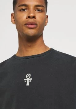 Kaotiko - Herren CREW PYRAMID - Sweatshirt - Black Wash -Kaotiko || Fire & Glory Populaire Magasin ab01e34832604f82a8e0f882d20bd174