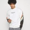 Kaotiko CREW WALKER UNISEX - Sweatshirt - White -Kaotiko || Fire & Glory Populaire Magasin e0c0417c25974bd39d21a479297bfe50
